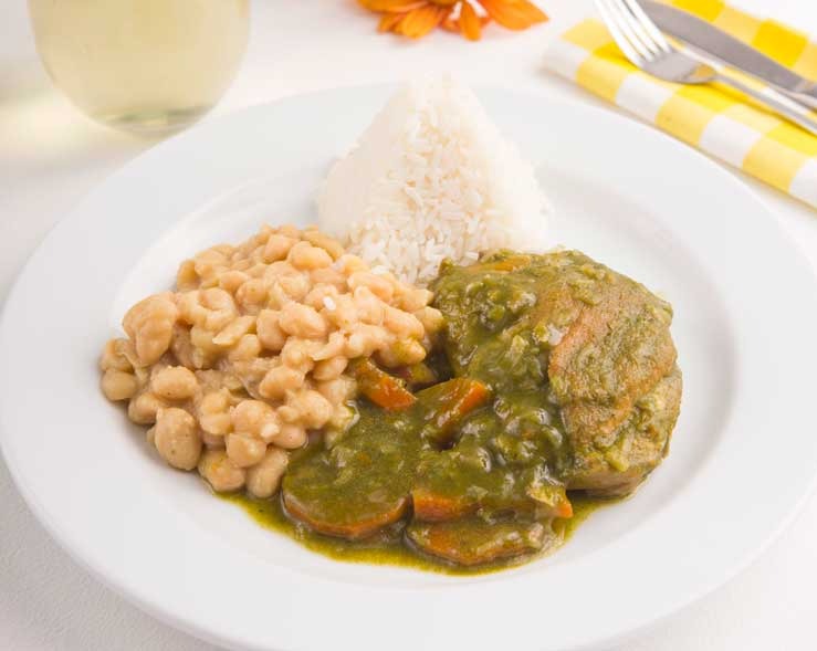 Fuente de Seco de Pollo con Frejoles