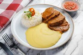 Malaya Frita con pure y arroz