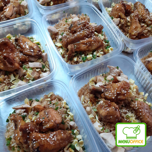 Arroz chaufa con alitas orientales