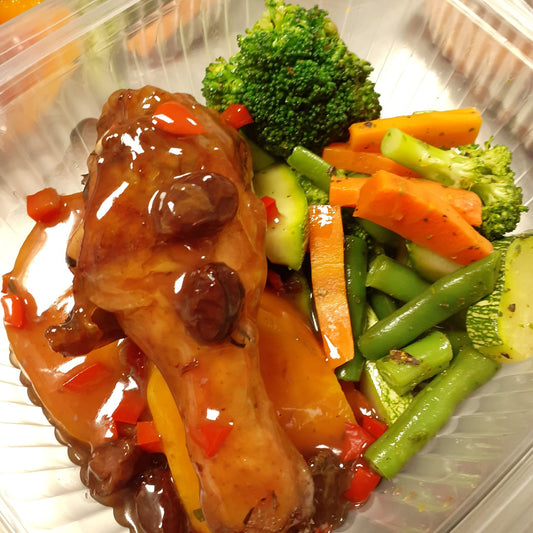 Pollo al vino con camote glaseado y verduras